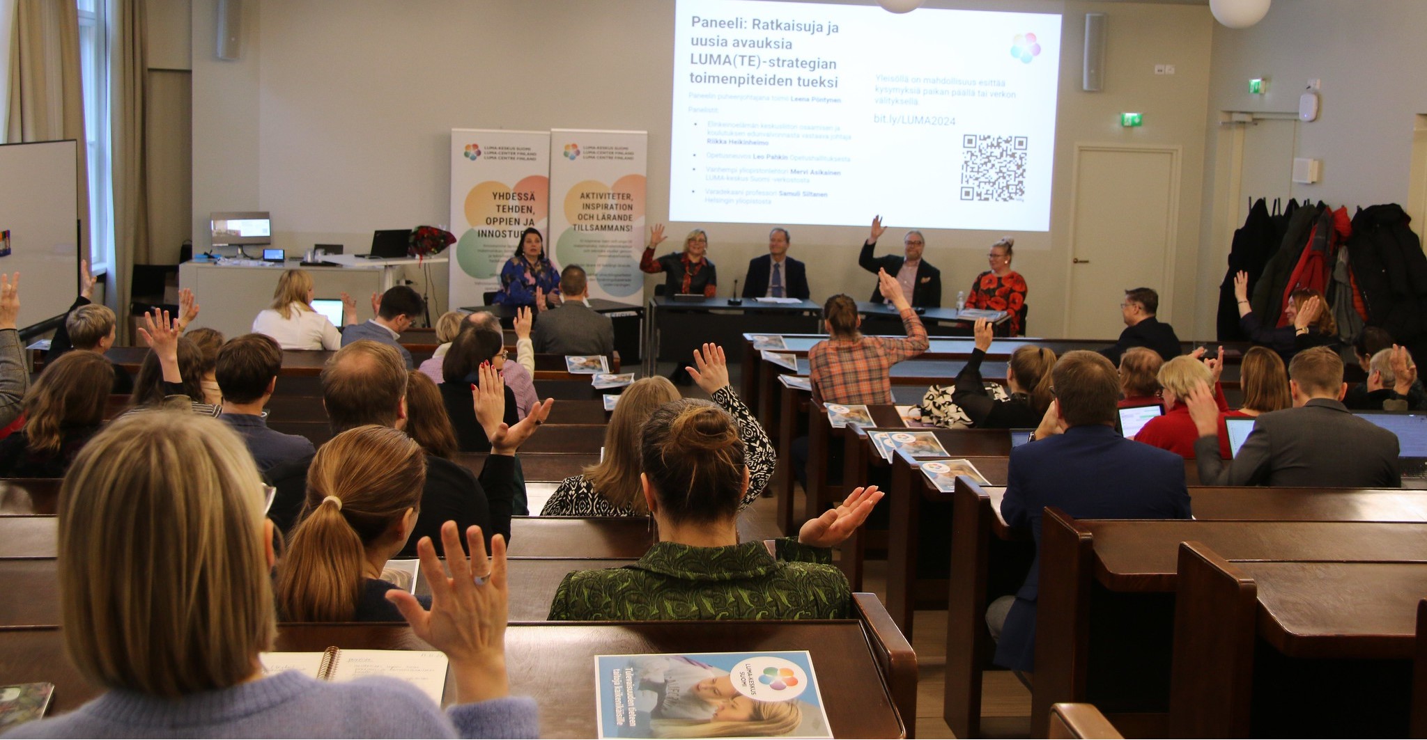 17.12.2024 järjestetyn LUMA-seminaarin paneeli osallisti yleisöä.