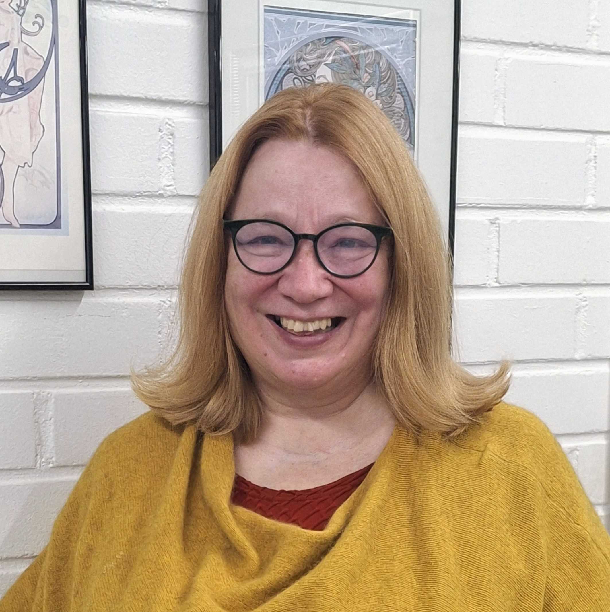 Valokuvassa Maija Aksela